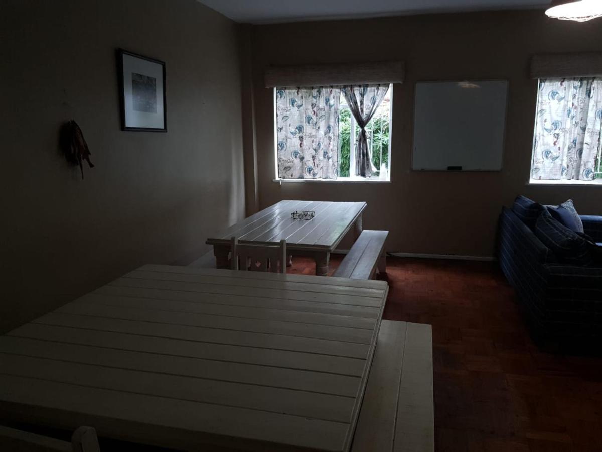 Stellenbosch Travellers Lodge Hostel エクステリア 写真